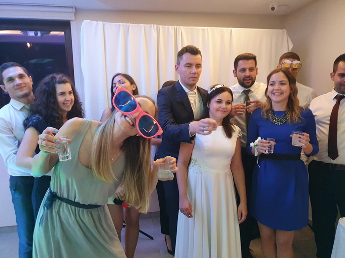 Fotósarok esküvőre: Selfiebox vagy saját fotósarok?